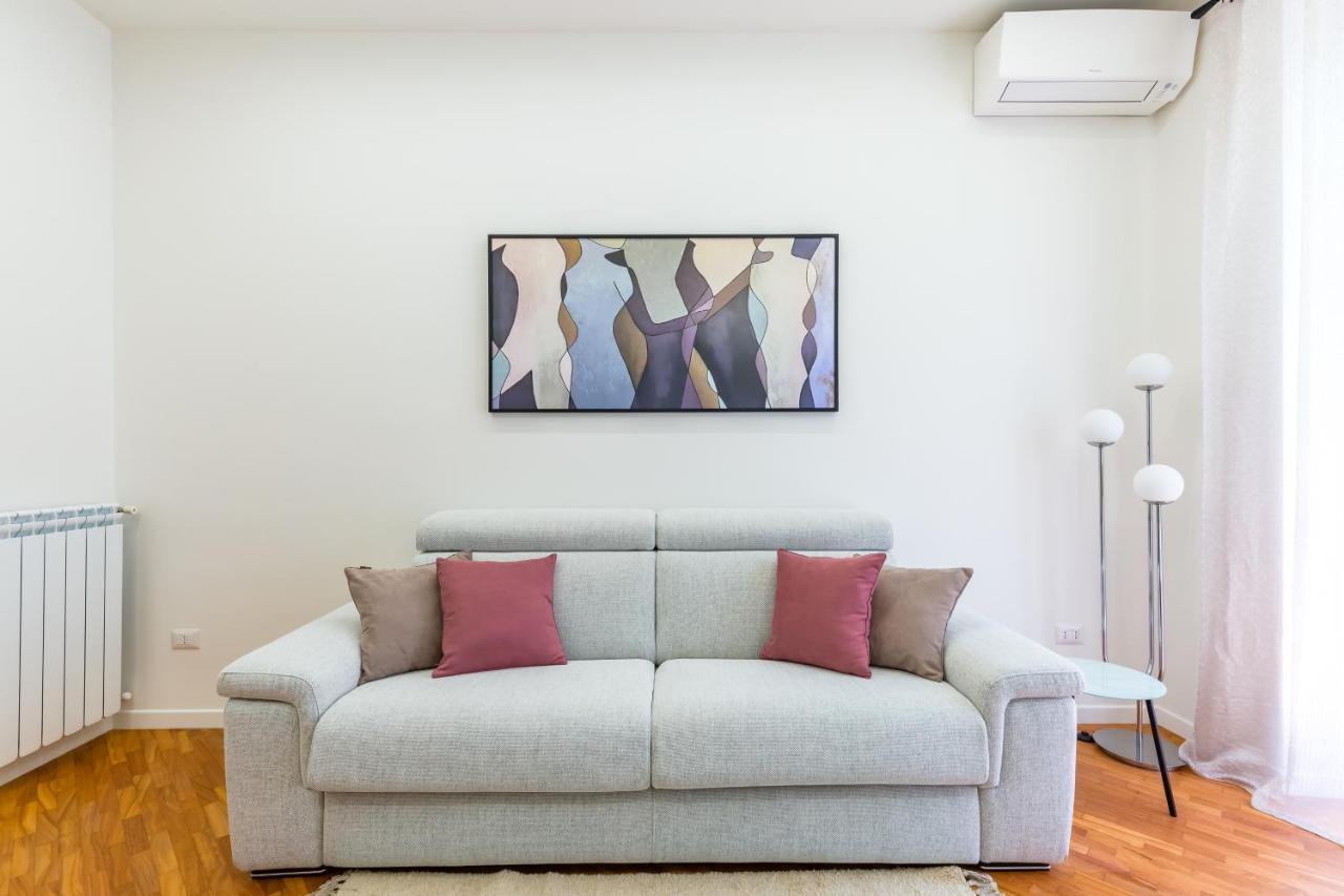Stanzione Classy Flat At Vomero By Napoliapartments Naples